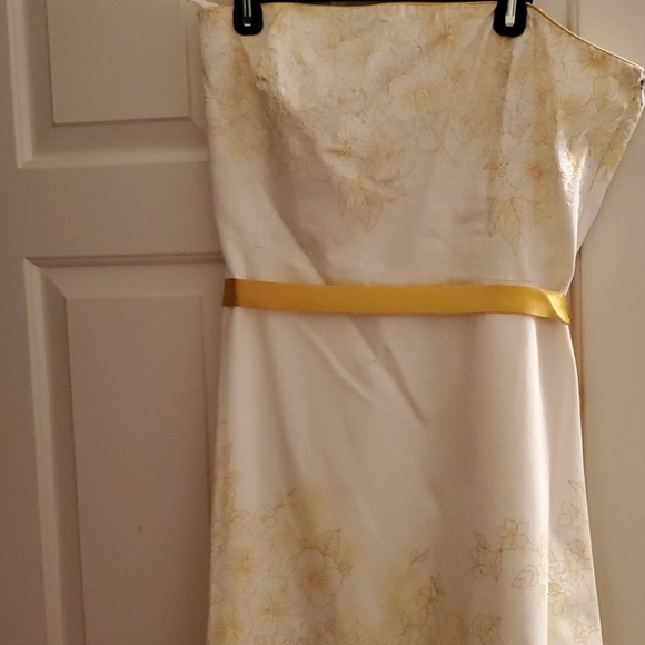 Dress - Picture 8 of 9